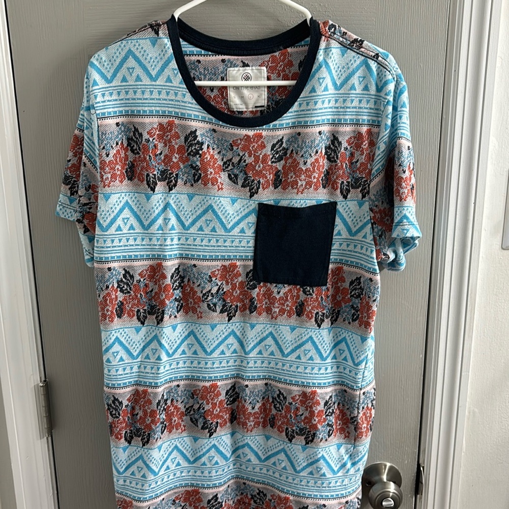 ON THE BYAS Men's Floral Tee - Large